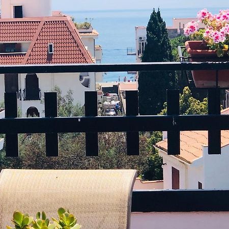 Sea View 2 Bedroom Vacation Apartment Giardini Naxos Luaran gambar