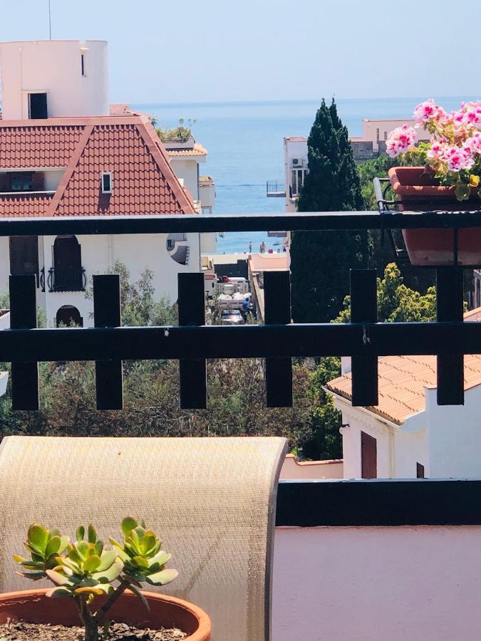 Sea View 2 Bedroom Vacation Apartment Giardini Naxos Luaran gambar